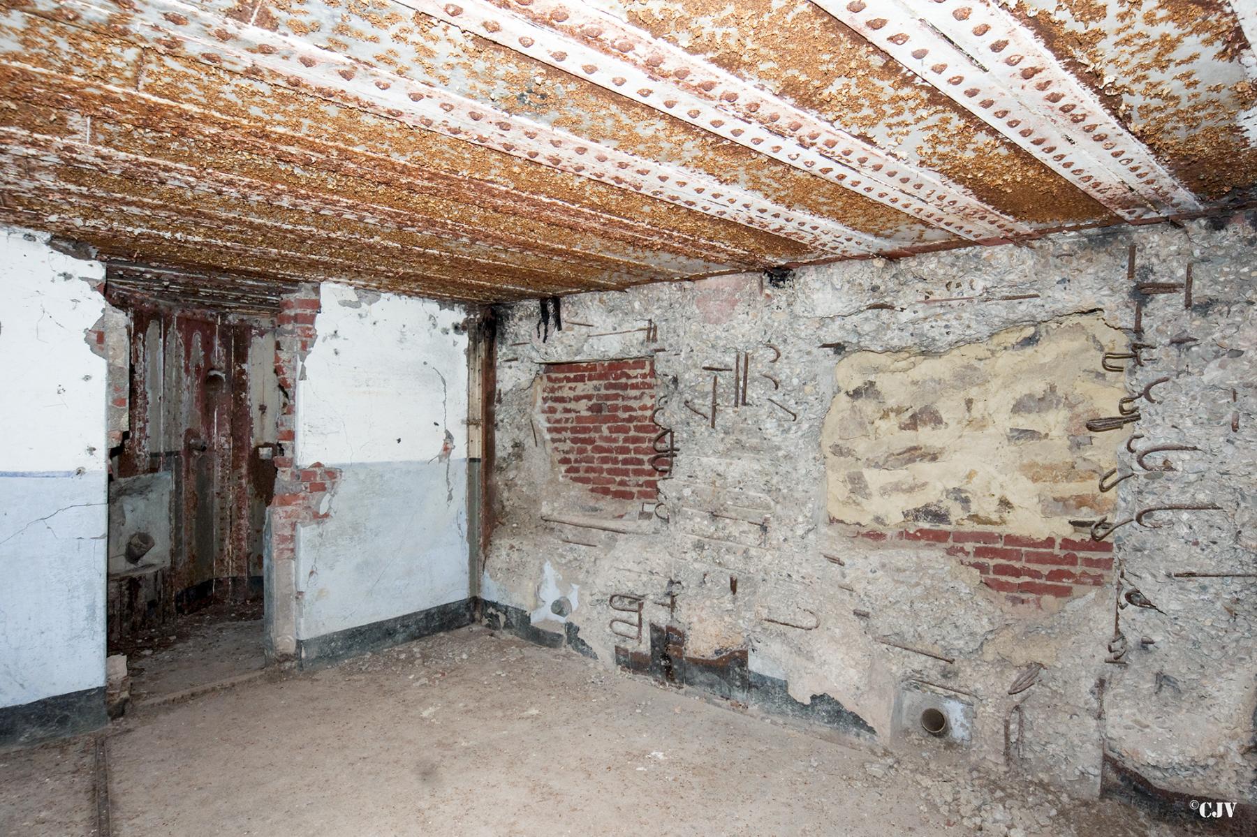 Ligne Maginot - CREVECOEUR - (Casemate d'infanterie - double) - Chambre de tir - Lia VERMEULEN