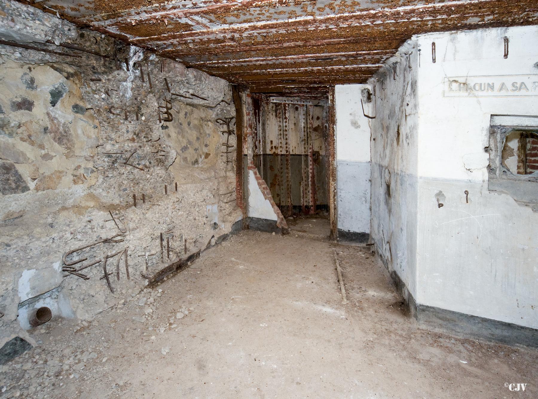 Ligne Maginot - CREVECOEUR - (Casemate d'infanterie - double) - Chambre de tir - Lia VERMEULEN