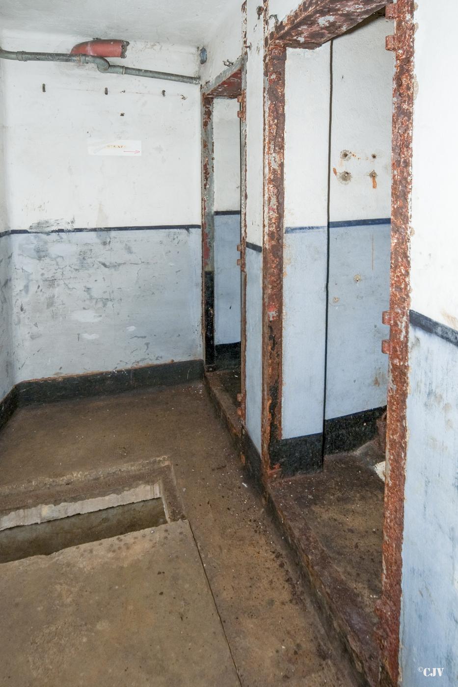 Ligne Maginot - CREVECOEUR - (Casemate d'infanterie - double) - Les toilettes - Lia VERMEULEN