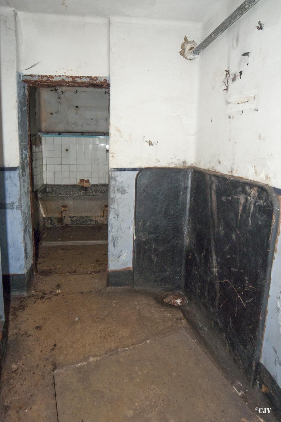 Ligne Maginot - CREVECOEUR - (Casemate d'infanterie - double) - Les toilettes - Lia VERMEULEN