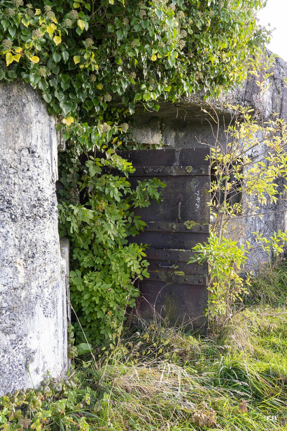 Ligne Maginot - B512 - WARGNIES LE GRAND OUEST - (Blockhaus pour canon) - La porte est toujours en place - Lia VERMEULEN