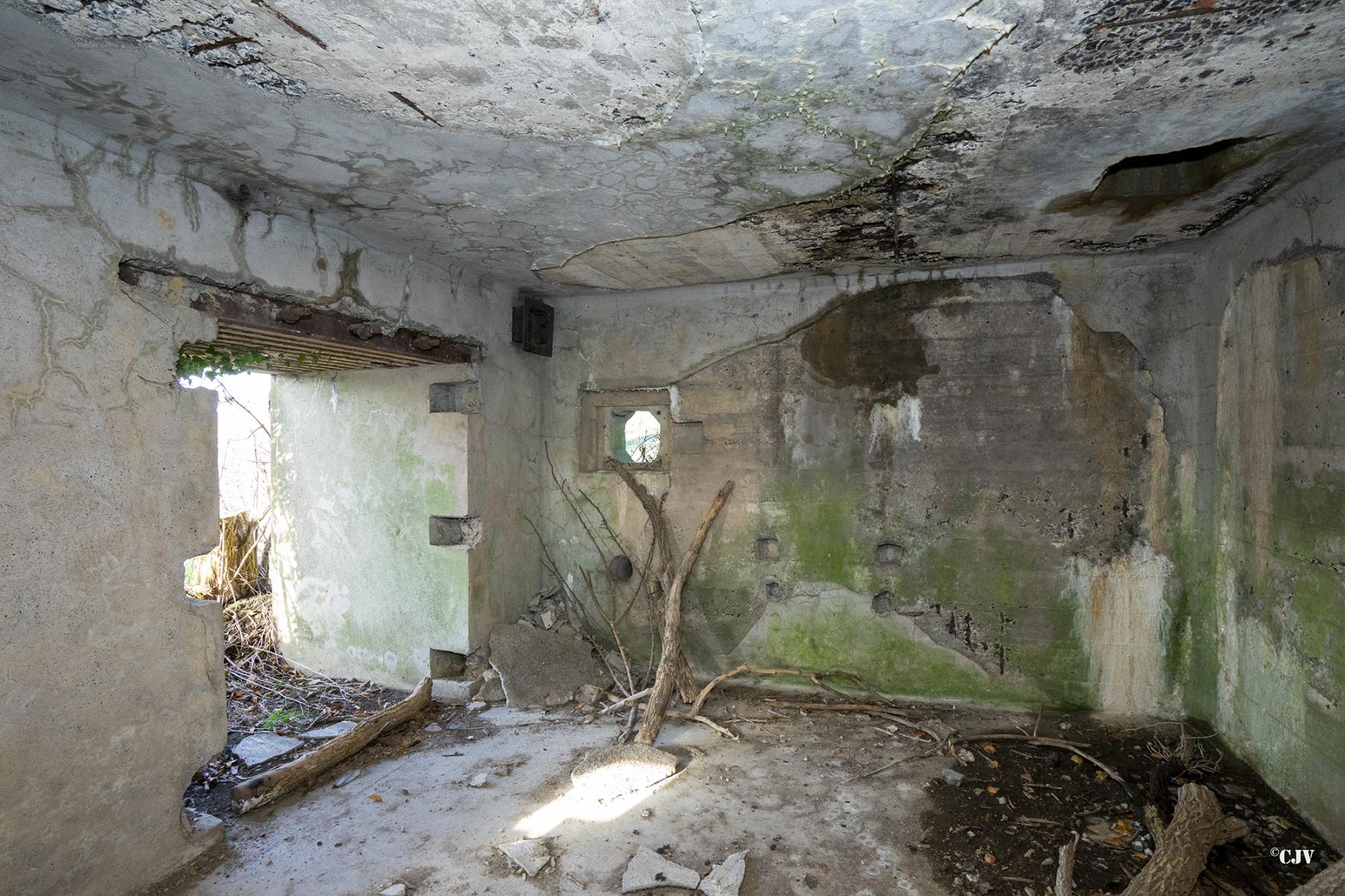 Ligne Maginot - B516 - STATION DE WARGNIES - (Blockhaus pour canon) - L'entrée - Lia VERMEULEN