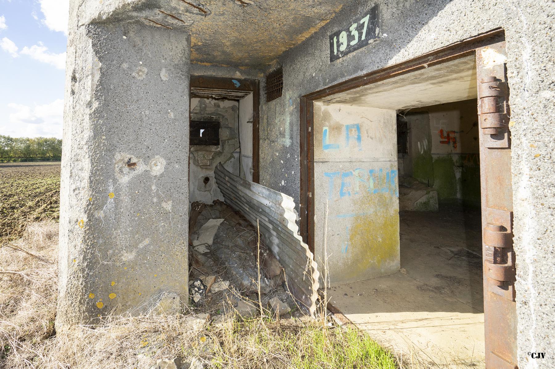 Ligne Maginot - B535 - BOIS-CRETE - (Blockhaus pour canon) - L'entrée - Lia VERMEULEN
