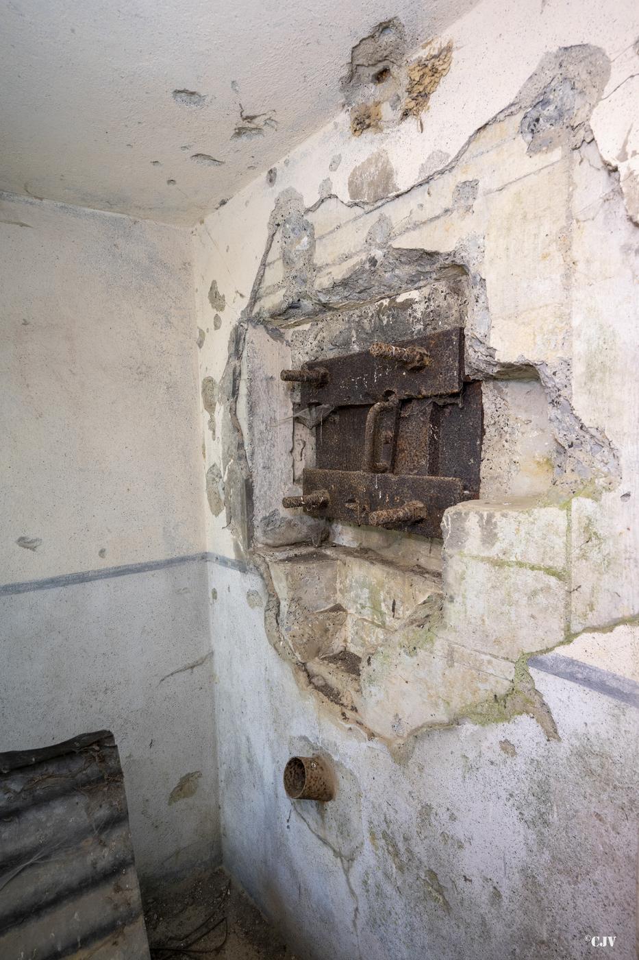 Ligne Maginot - B535 - BOIS-CRETE - (Blockhaus pour canon) - Créneau dans l'entrée des hommes - Lia VERMEULEN