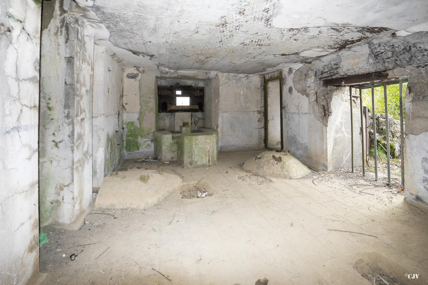 Ligne Maginot - B541 - PERCHE ROMPUE - (Blockhaus pour canon) - L'intérieur coté Est - Lia VERMEULEN