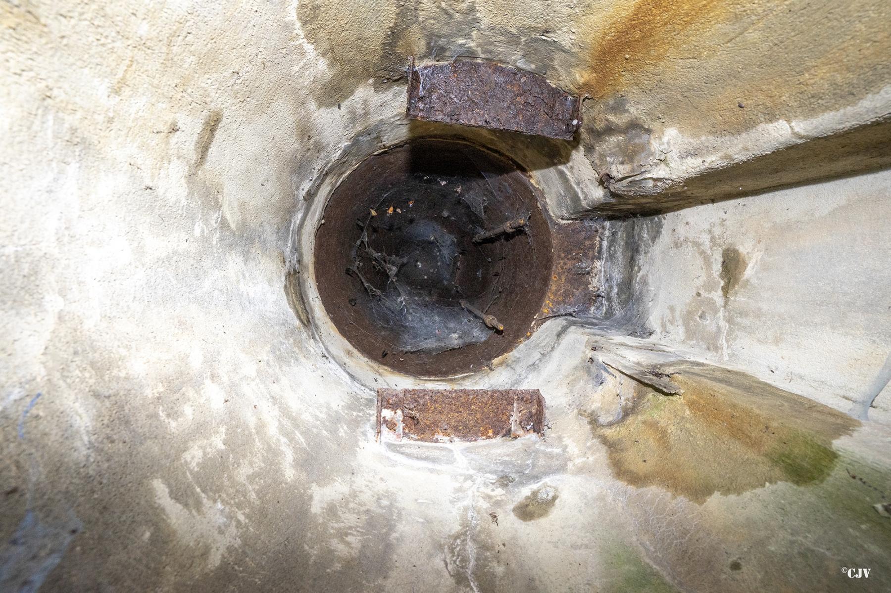Ligne Maginot - B541 - PERCHE ROMPUE - (Blockhaus pour canon) - L'intérieur du cloche Valenciennes - Lia VERMEULEN