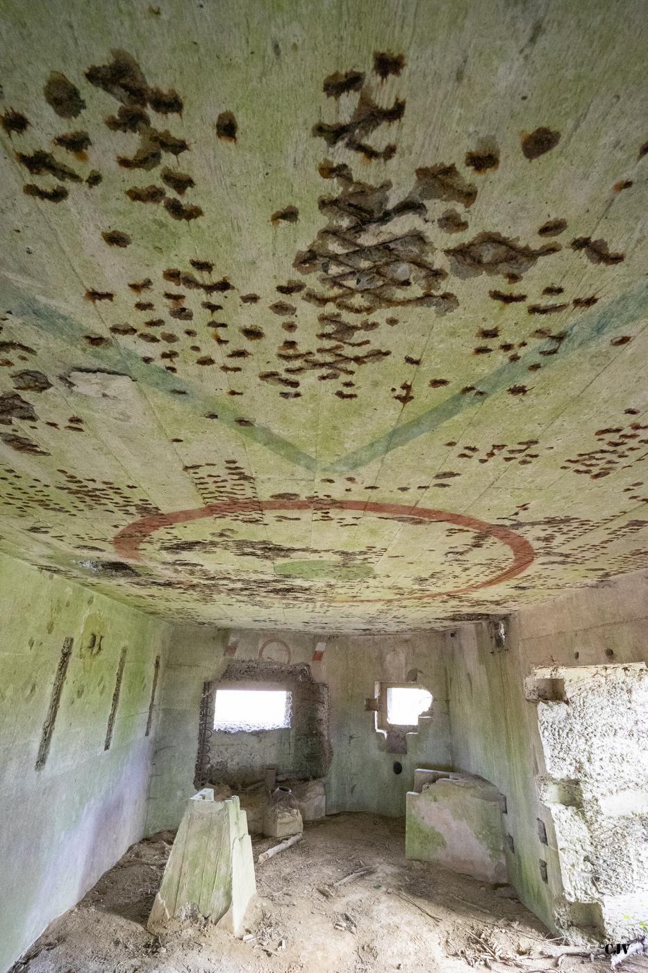 Ligne Maginot - B550 - LA BOETE - (Blockhaus pour canon) - L'intérieur et le plafond - Lia VERMEULEN