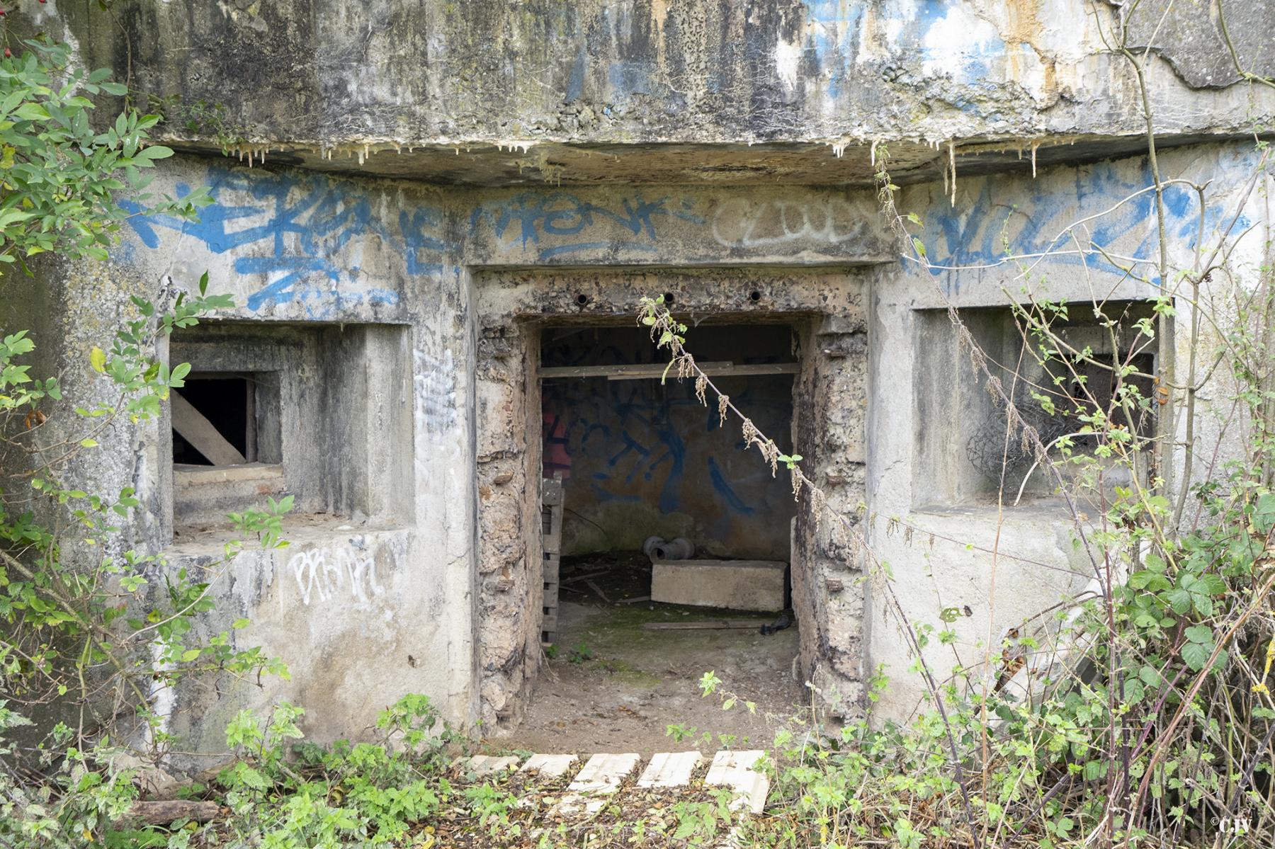 Ligne Maginot - B553 - FERME CAMBRON - (Blockhaus pour canon) - L'entrée - Lia VERMEULEN