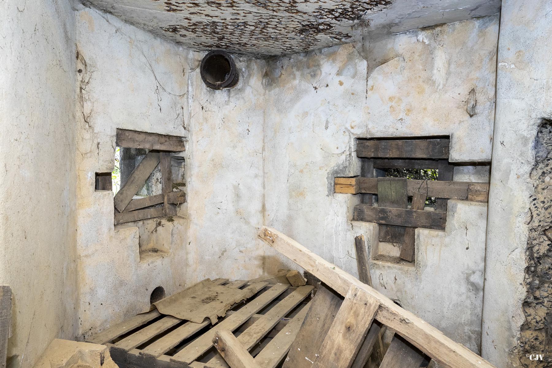 Ligne Maginot - B553 - FERME CAMBRON - (Blockhaus pour canon) - Intérieur coté Ouest - Lia VERMEULEN