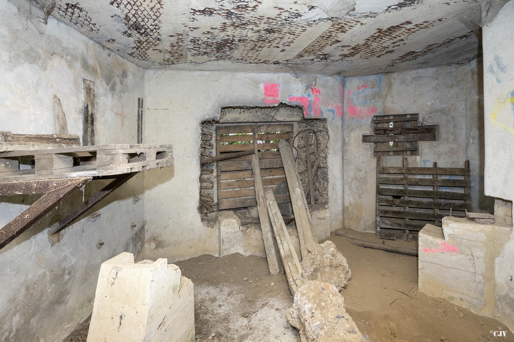 Ligne Maginot - B553 - FERME CAMBRON - (Blockhaus pour canon) - Intérieur coté Est - Lia VERMEULEN