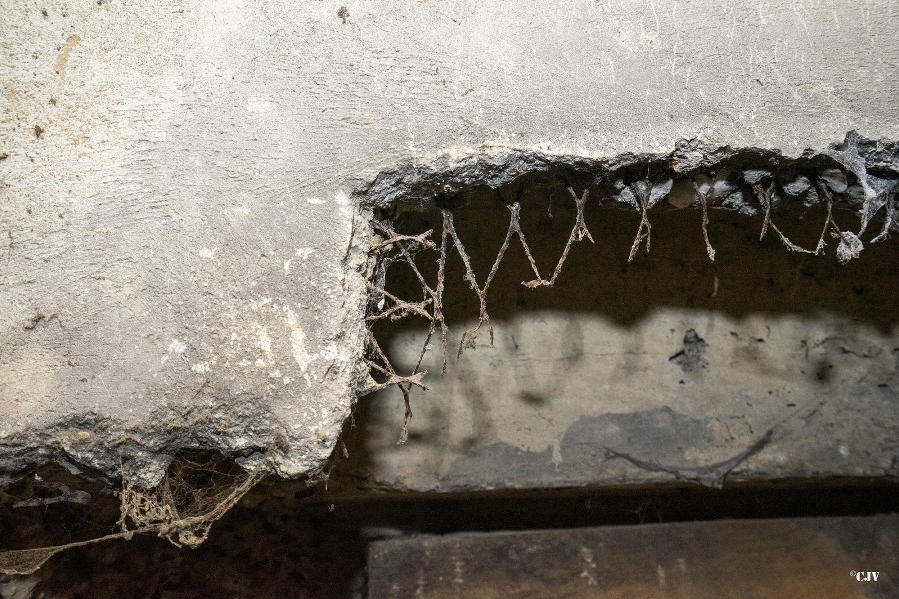 Ligne Maginot - B553 - FERME CAMBRON - (Blockhaus pour canon) - L’armement du crépi - Lia VERMEULEN