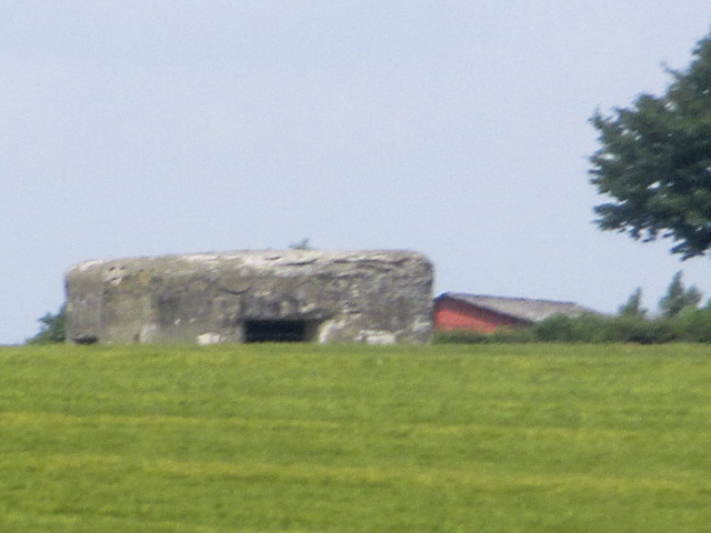 Ligne Maginot - B566bis - Le LOUVION (Blockhaus pour arme infanterie) - Photo prise de la D 932 - Route de Maubeuge. - Smardz Félix