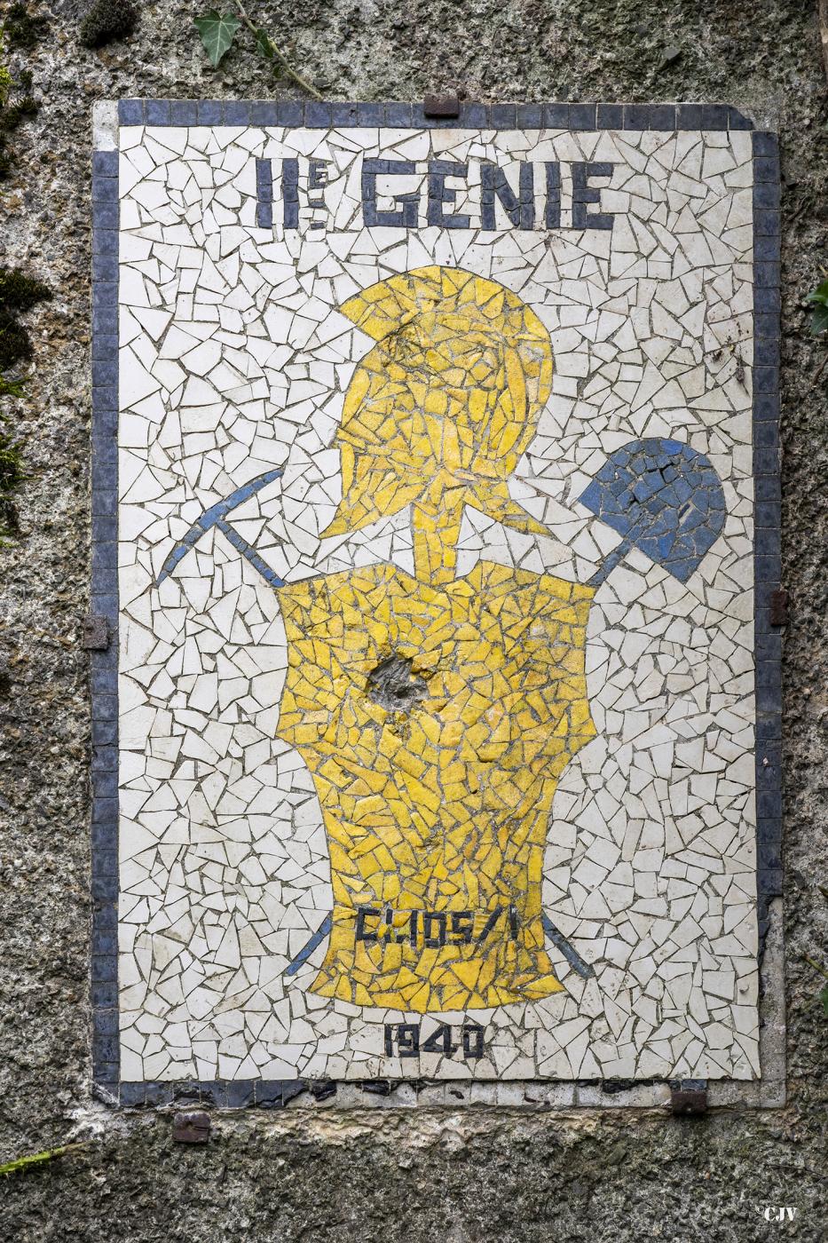 Ligne Maginot - B572BIS - FERME DU HAMBU - (PC) - Mosaïque apposée sur le fronton de l'entrée gauche - Lia VERMEULEN