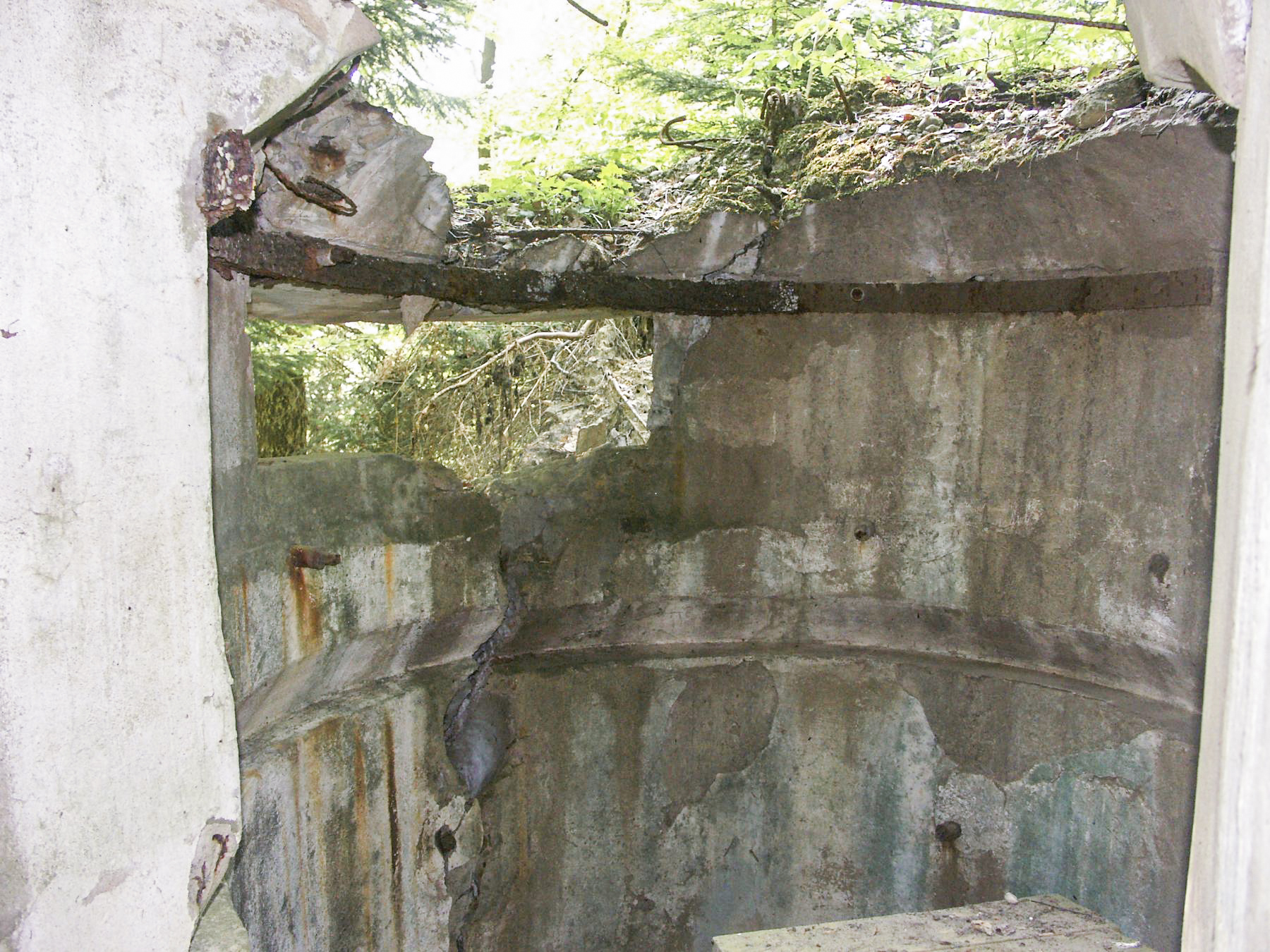 Ligne Maginot - SOMMET DU HOCHWALD 3 - (Blockhaus pour arme infanterie) - 
Coupole mitrailleuse - Pascal Lambert