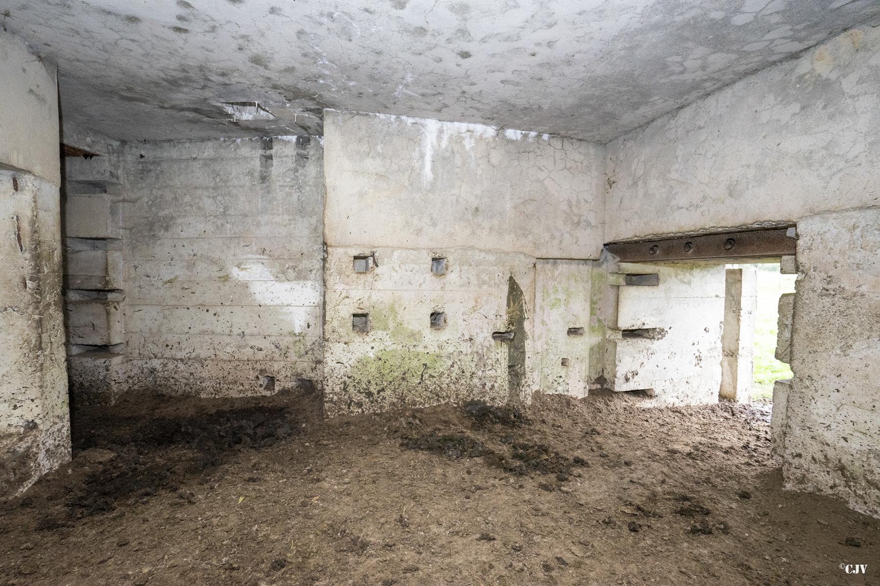 Ligne Maginot - MANDENNE - (Blockhaus lourd type STG / STG-FCR - Simple) - L'entrée du matériel - Lia VERMEULEN