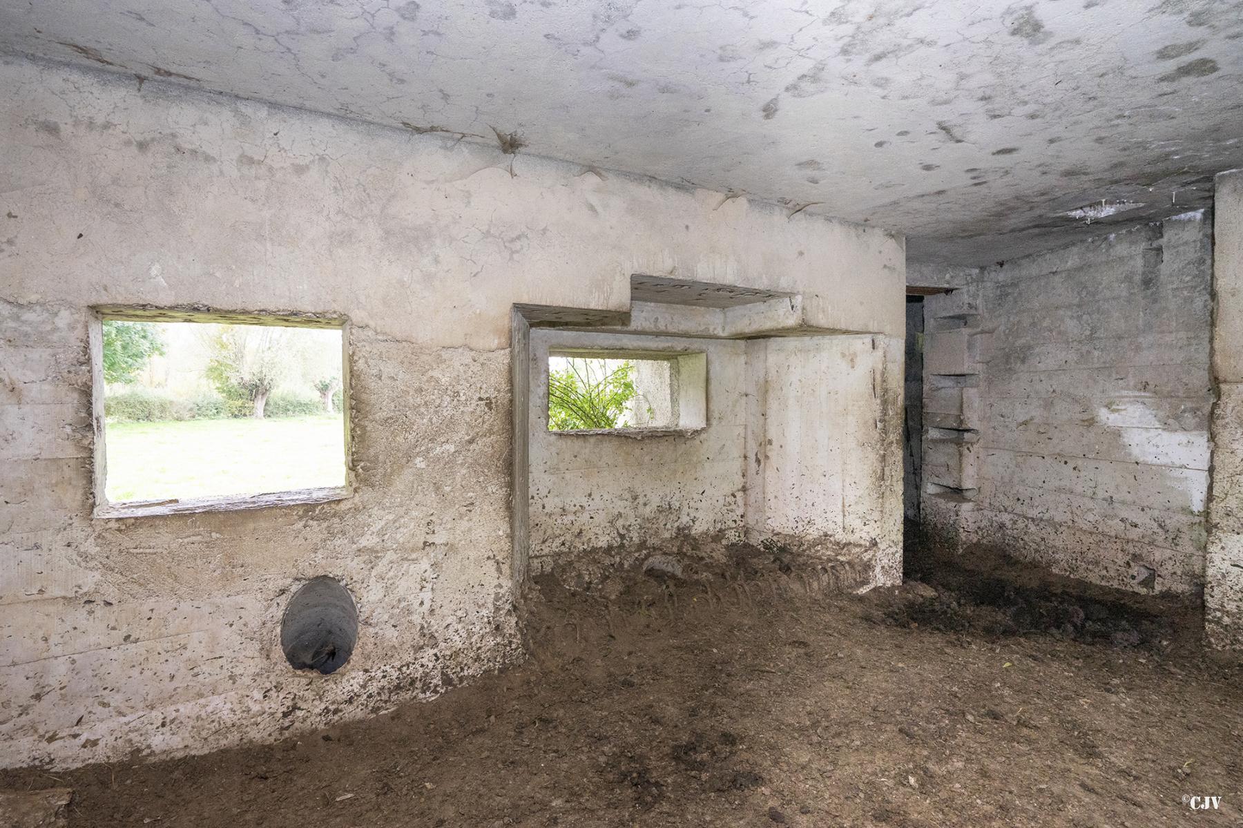 Ligne Maginot - MANDENNE - (Blockhaus lourd type STG / STG-FCR - Simple) - Les créneaux et le passage vers l'observatoire - Lia VERMEULEN