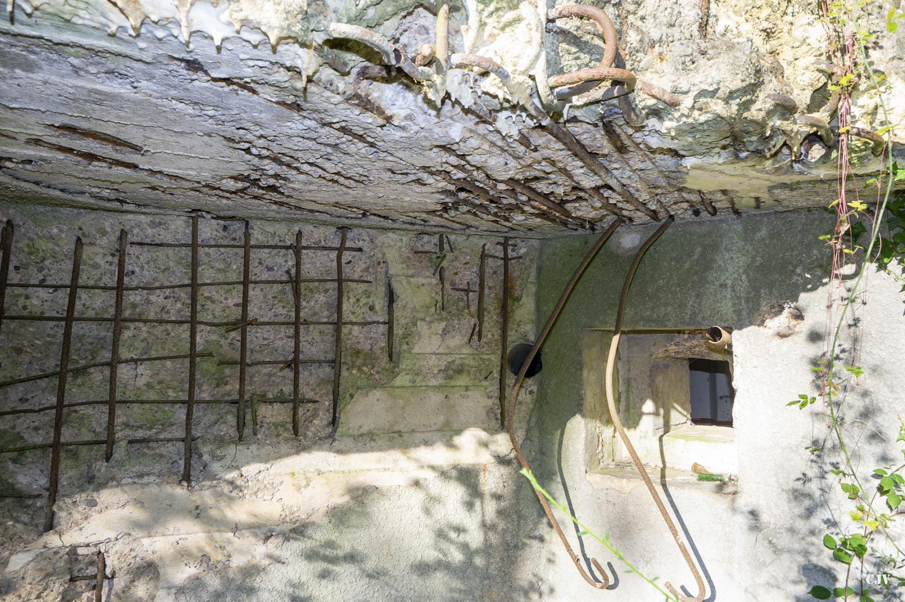 Ligne Maginot - C24 - VIVIER NUTHIAU EST - (Casemate d'infanterie) - Dégats - Lia VERMEULEN