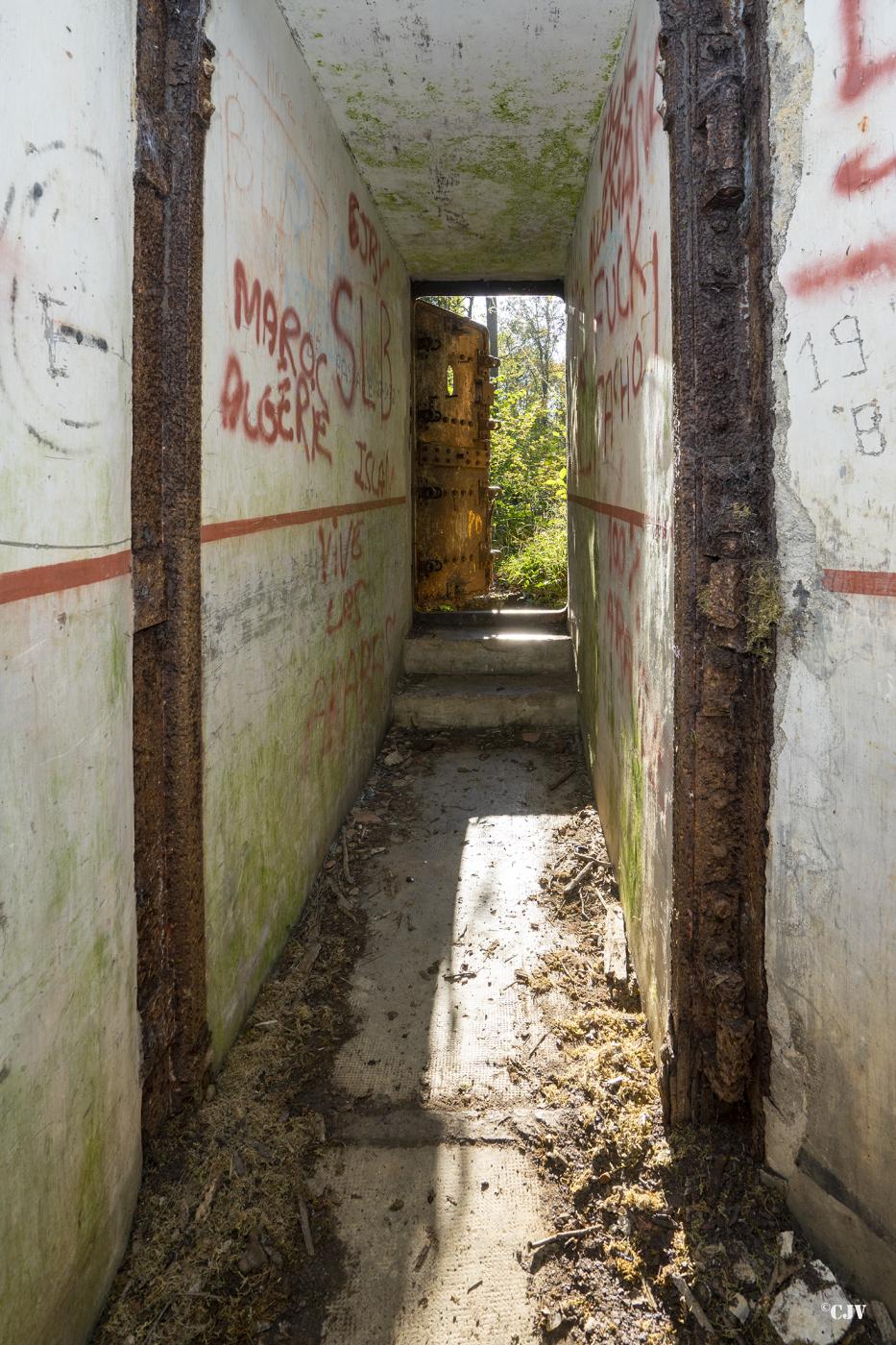 Ligne Maginot - C24 - VIVIER NUTHIAU EST - (Casemate d'infanterie) - Le couloir d'entrée - Lia VERMEULEN