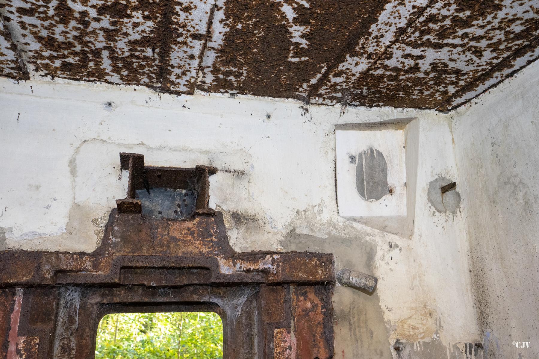 Ligne Maginot - C24 - VIVIER NUTHIAU EST - (Casemate d'infanterie) - La chambre de tir - Lia VERMEULEN
