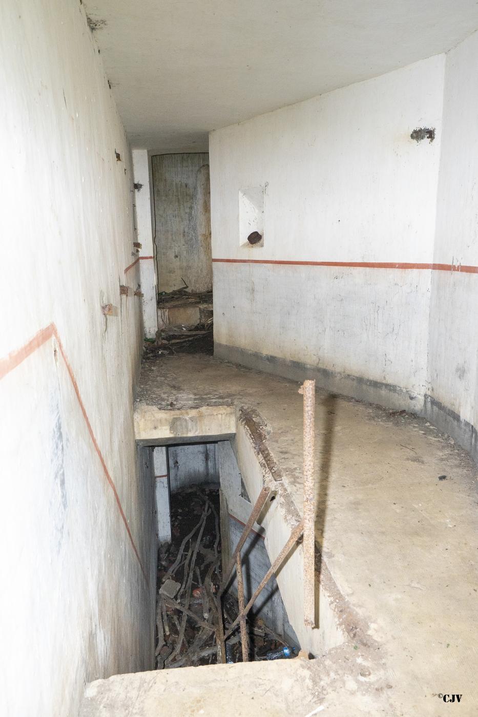 Ligne Maginot - C24 - VIVIER NUTHIAU EST - (Casemate d'infanterie) - La casemate est en deux étages - Lia VERMEULEN