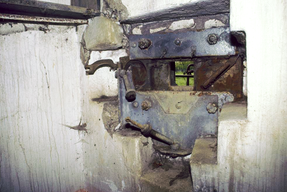 Ligne Maginot - COUME ANNEXE NORD - A30 - (Ouvrage d'infanterie) - Créneau FM de l'entrée. - ammagsdr