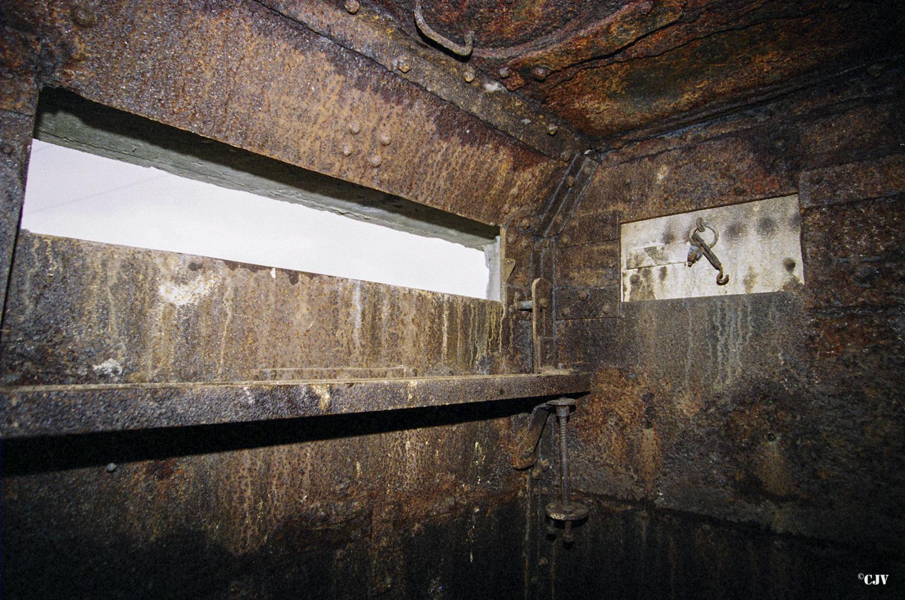 Ligne Maginot - COTE 400 - (Observatoire d'artillerie) - Vue interne de la guérite OD 97
 - Lia VERMEULEN