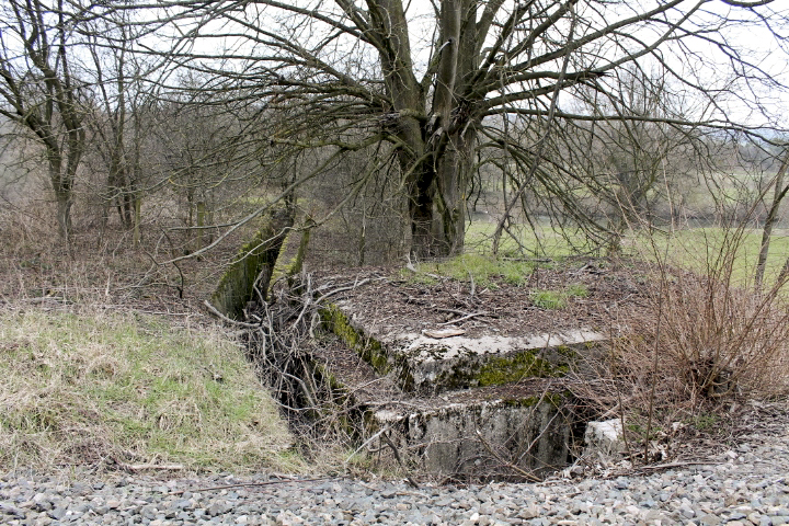 Ligne Maginot - BARRAGE 3 - (Blockhaus pour arme infanterie) - Une tranchée bétonnée partait du blockhaus vers le premier pertuis du barrage - Christian LENHARD