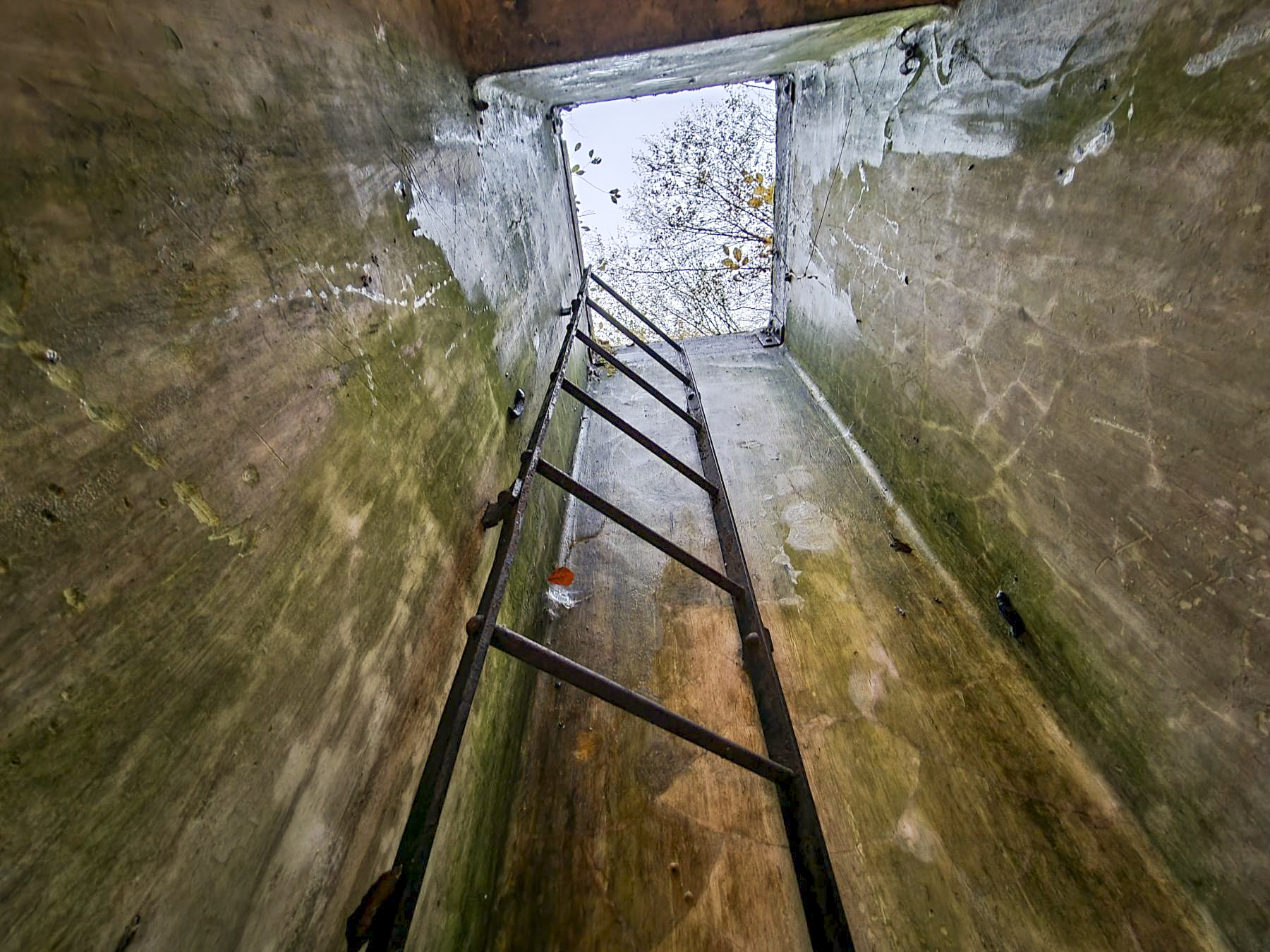 Ligne Maginot - E' - (Chambre de coupure - Avec central) - Puits d'accès à la chambre de coupure - DK_Antoine4