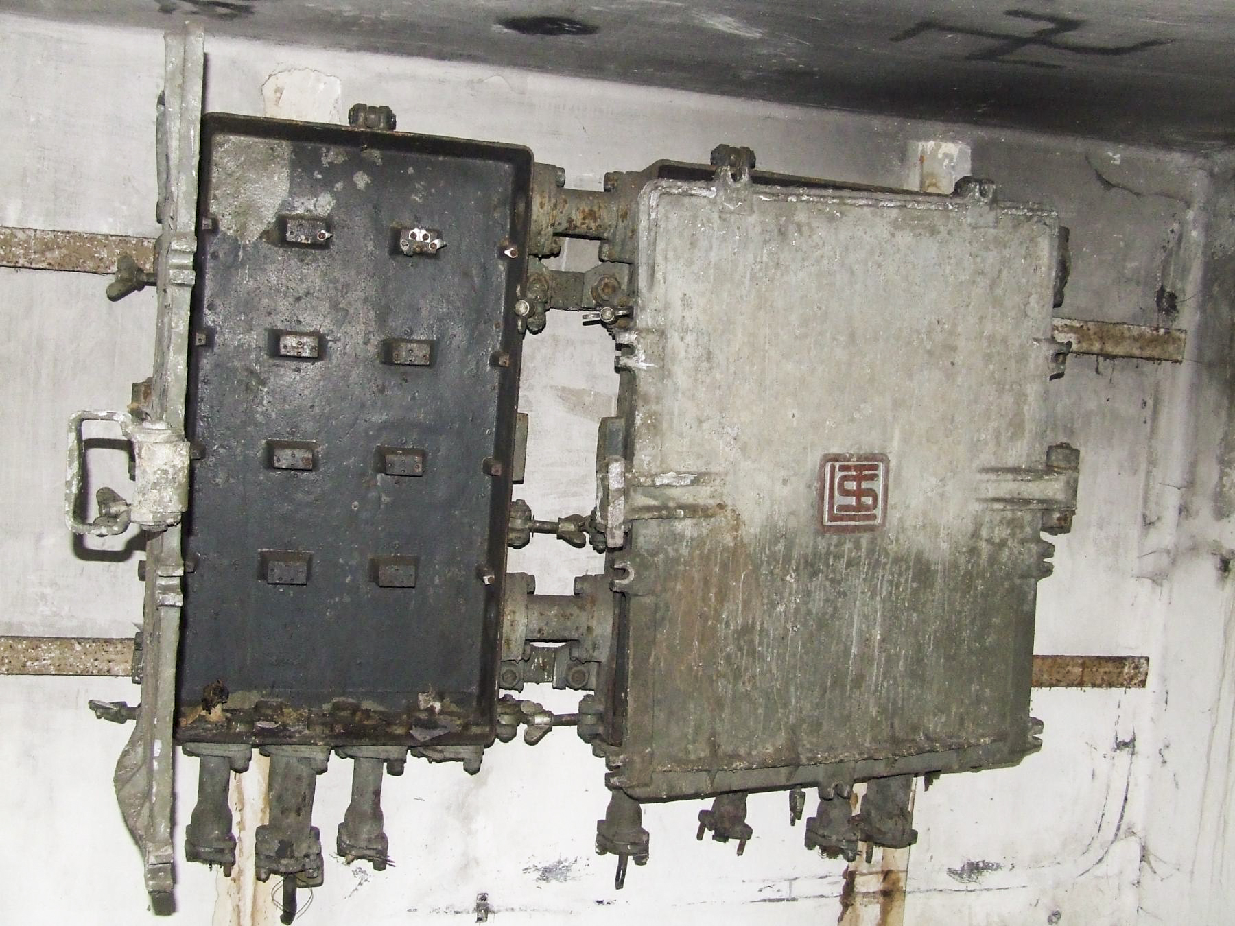 Ligne Maginot - E' - (Chambre de coupure - Avec central) - Les boitiers TM encore en place en 2012. - STENGER Mathieu