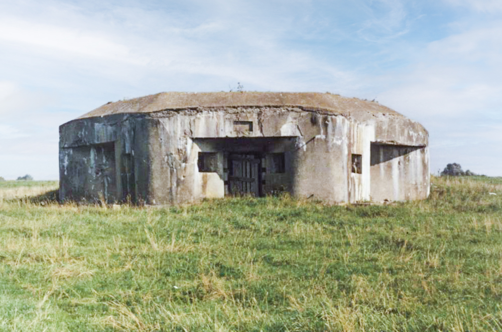 Ligne Maginot - B618 - FERME DES SARTS - (Blockhaus pour canon) - Façade arrière, entrée et créneaux FM - legarsdunord