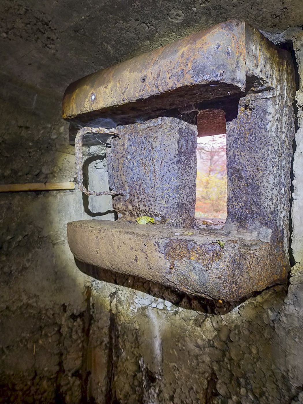 Ligne Maginot - BB351 - HUBERBUSCH 2 - (Blockhaus pour arme infanterie) - Trémie Condé côté intérieur. - Julien Boulanger