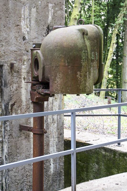 Ligne Maginot - HUBERBUSCH SUD - C59 - (Casemate d'infanterie) - Le projecteur blindé - EVA Philippe