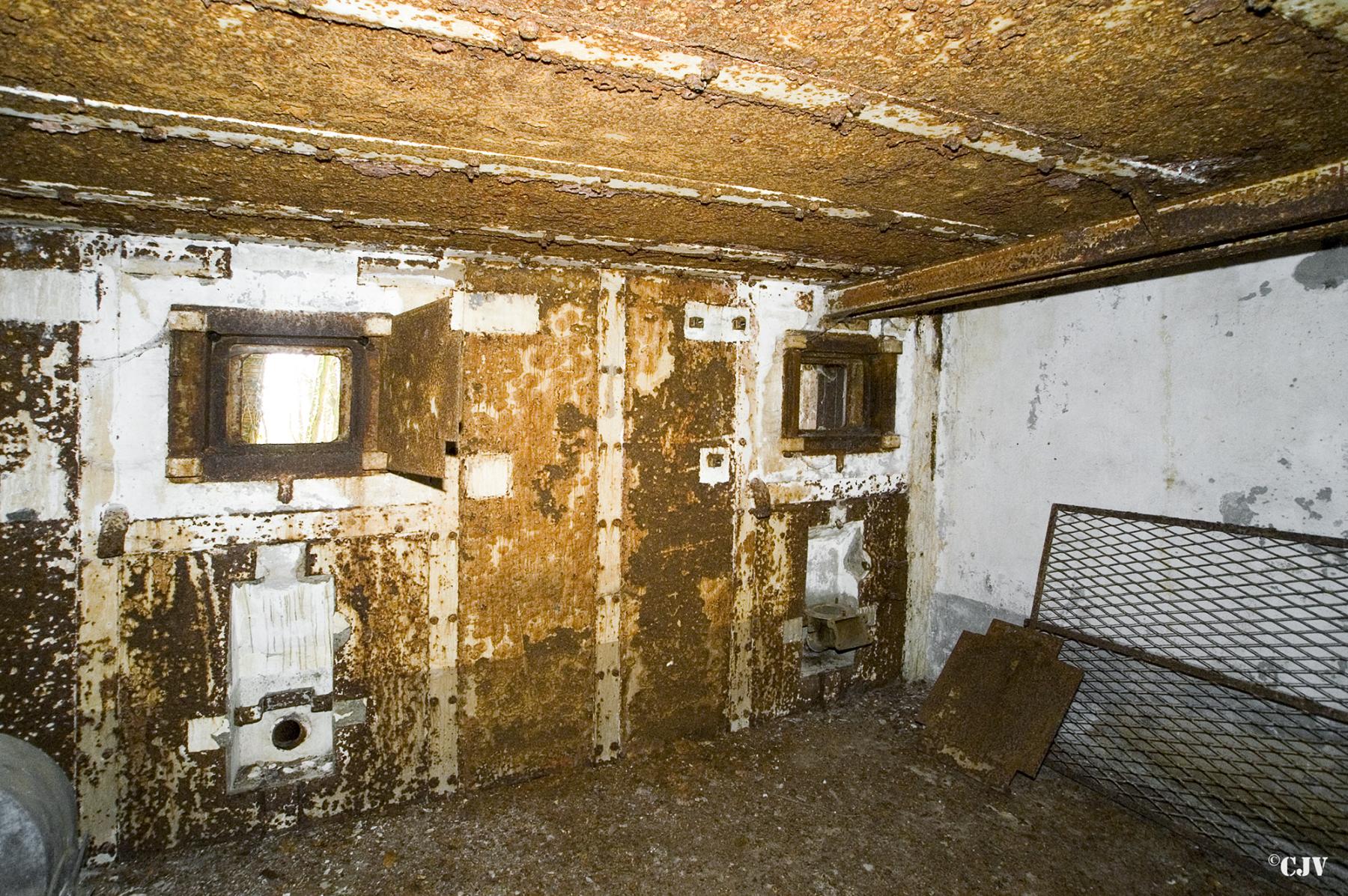 Ligne Maginot - HUBERBUSCH SUD - C59 - (Casemate d'infanterie) - La chambre de tir avant restauration - Lia VERMEULEN