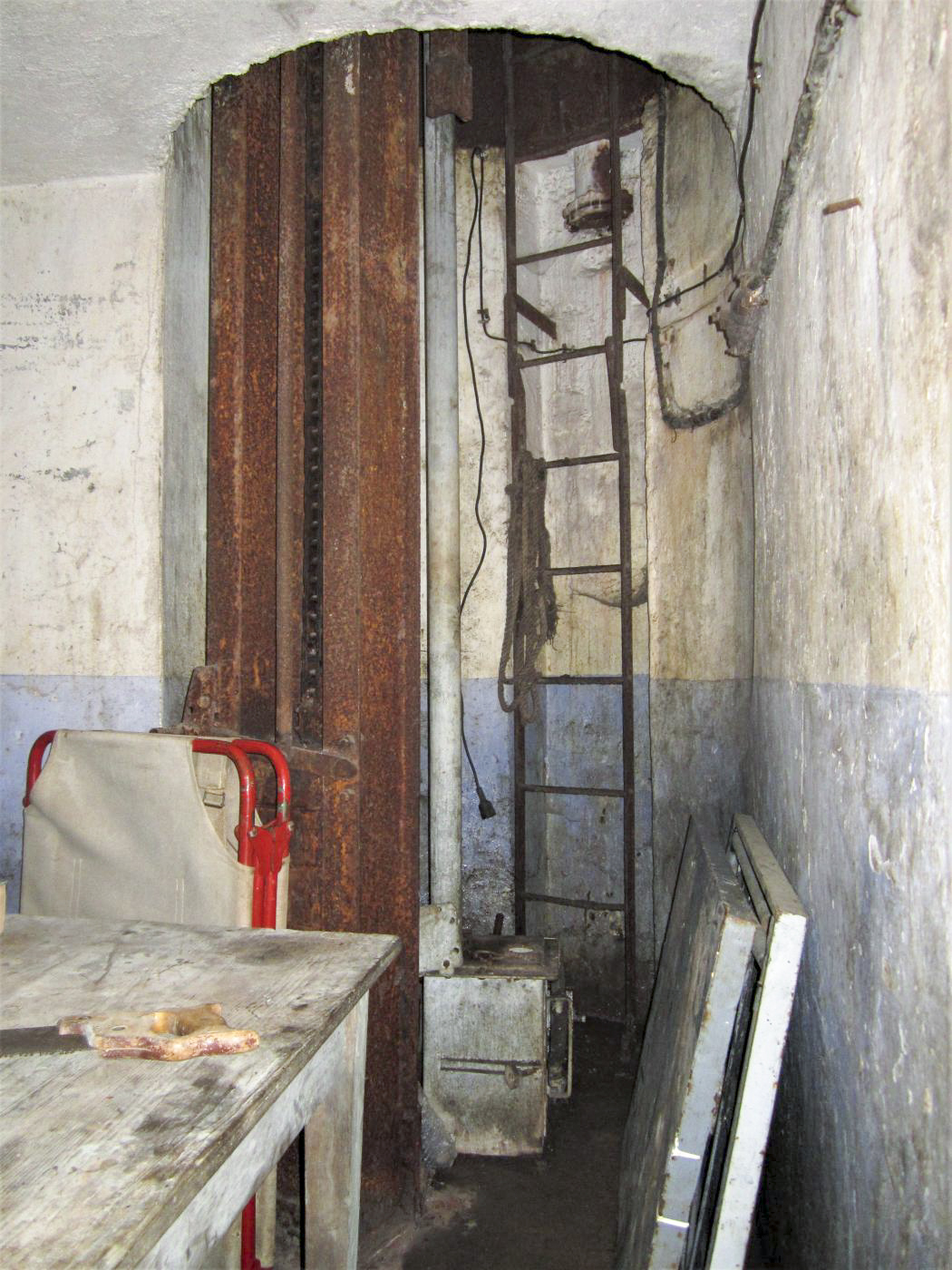 Ligne Maginot - HUBERBUSCH SUD - C59 - (Casemate d'infanterie) - Puits de la cloche GFM Nord - Gregory Fuchs