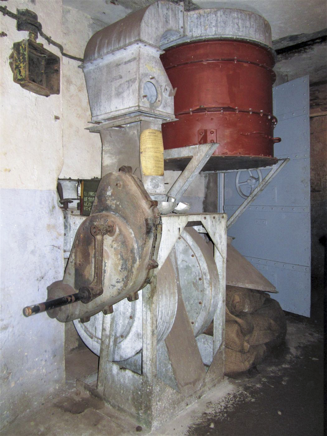 Ligne Maginot - HUBERBUSCH SUD - C59 - (Casemate d'infanterie) - Ventilateur et filtre - Gregory Fuchs