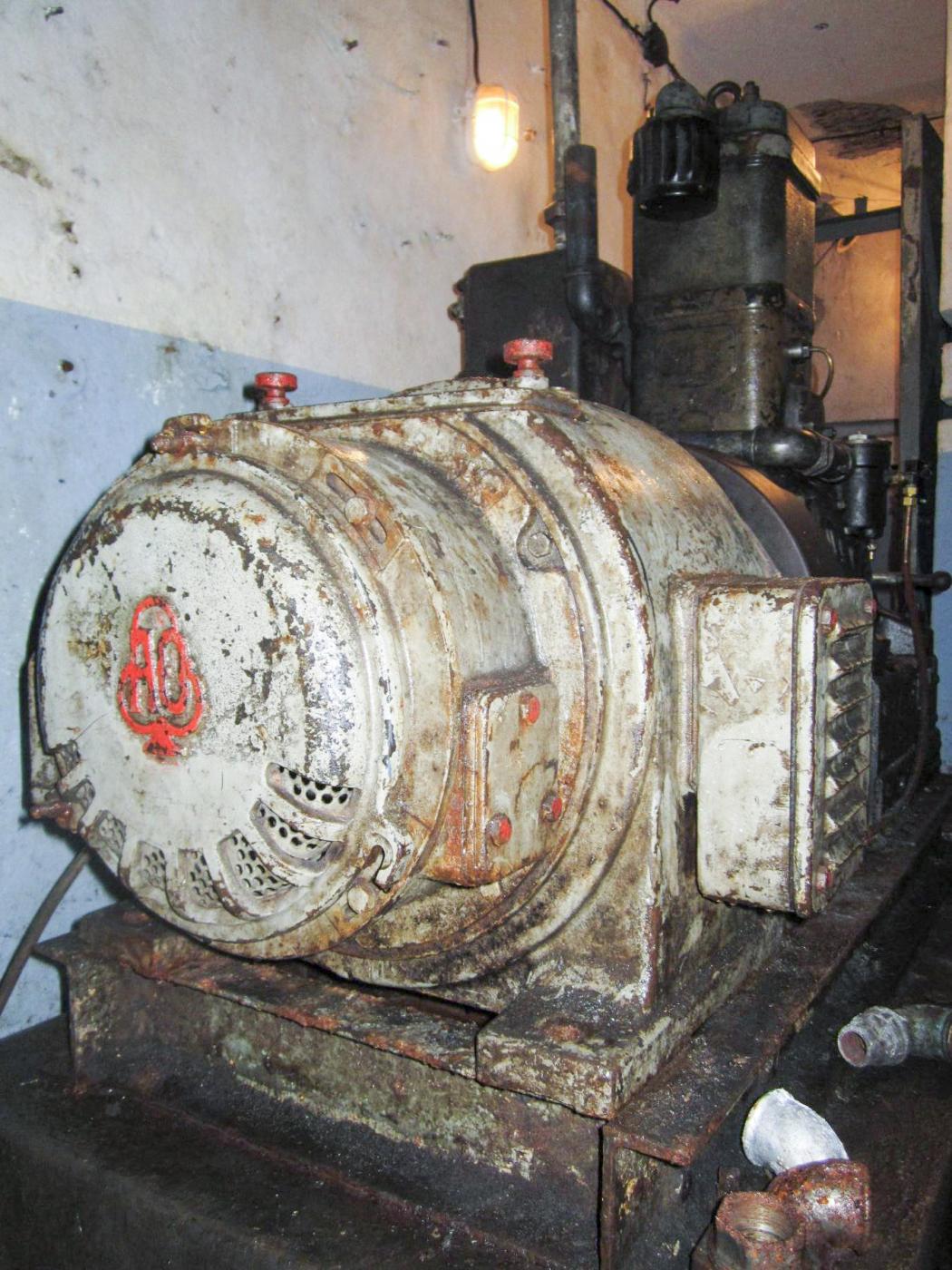 Ligne Maginot - HUBERBUSCH SUD - C59 - (Casemate d'infanterie) - L'alternateur Atelier d'Orléans - Gregory Fuchs