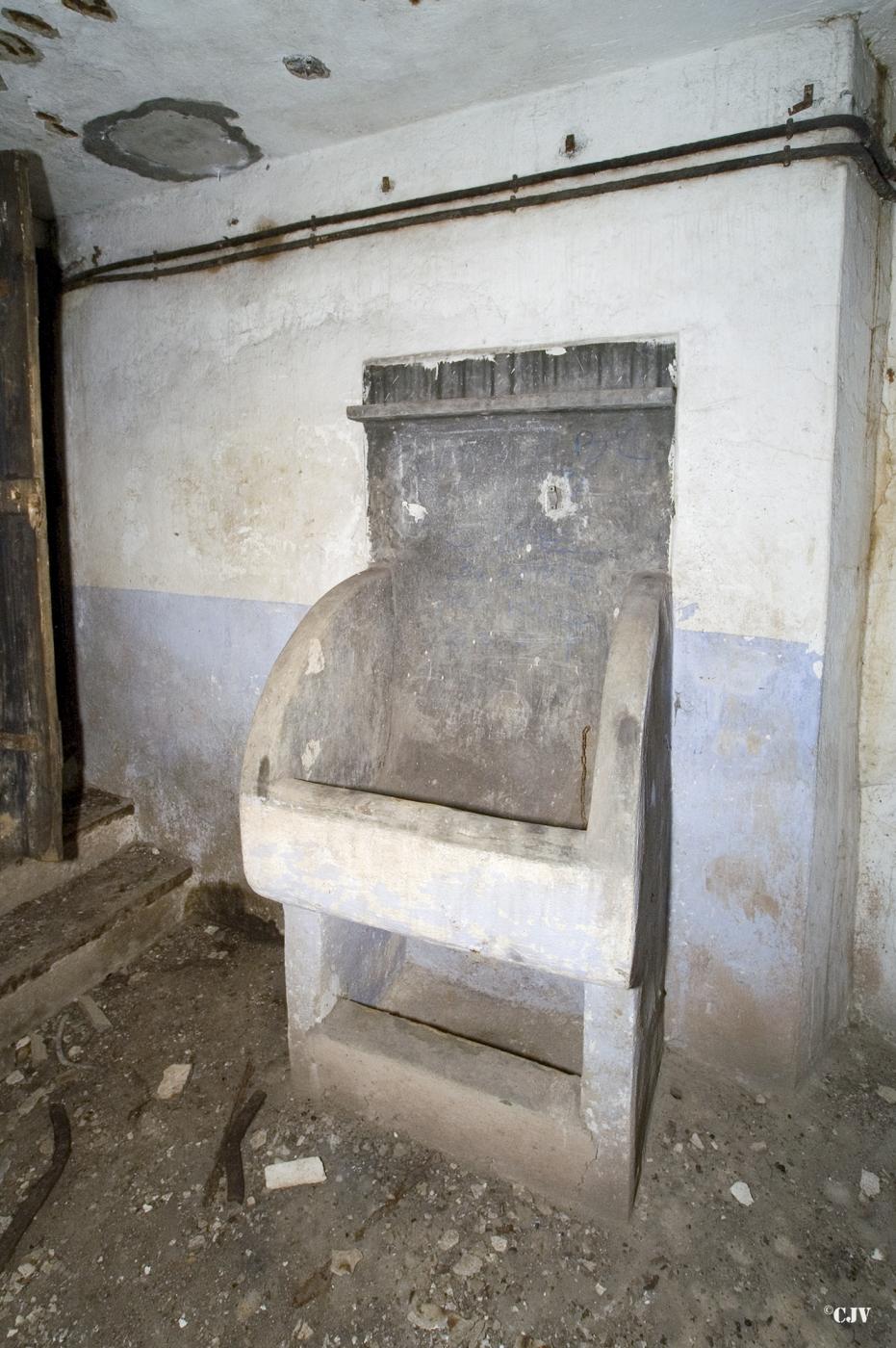 Ligne Maginot - HUBERBUSCH SUD - C59 - (Casemate d'infanterie) - Le lavabo avant restauration - Lia VERMEULEN
