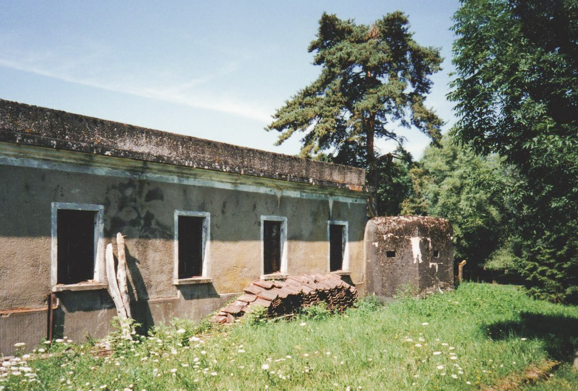 Ligne Maginot - ROUSSY LE VILLAGE (Poste avancé GRM) - (Poste GRM - Maison Forte) - Le casernement et le blockhaus FM - R Tucker