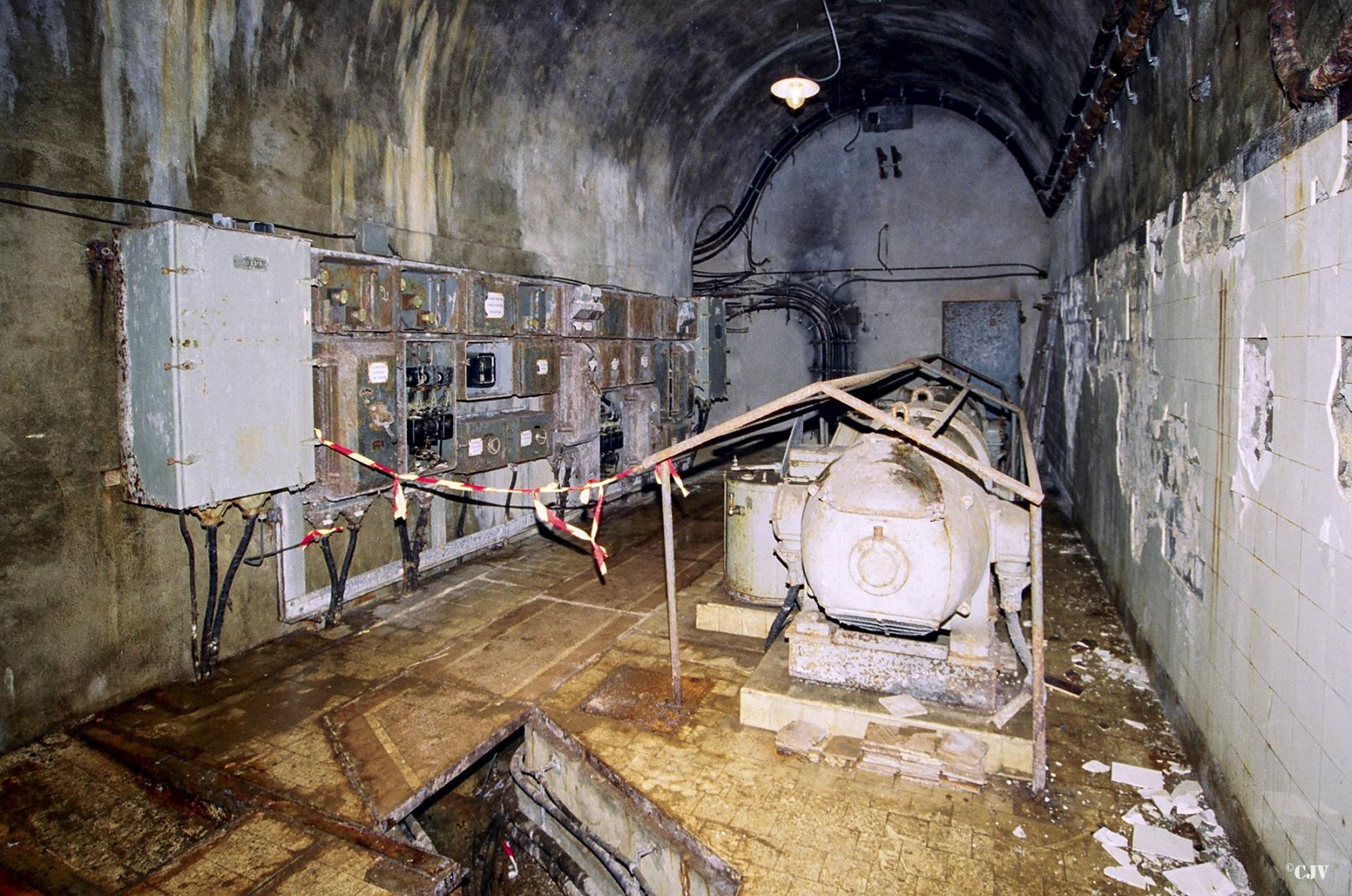 Ligne Maginot - MICHELSBERG - A22 - (Ouvrage d'artillerie) - L'usine électrique
Groupes convertisseurs - Lia VERMEULEN