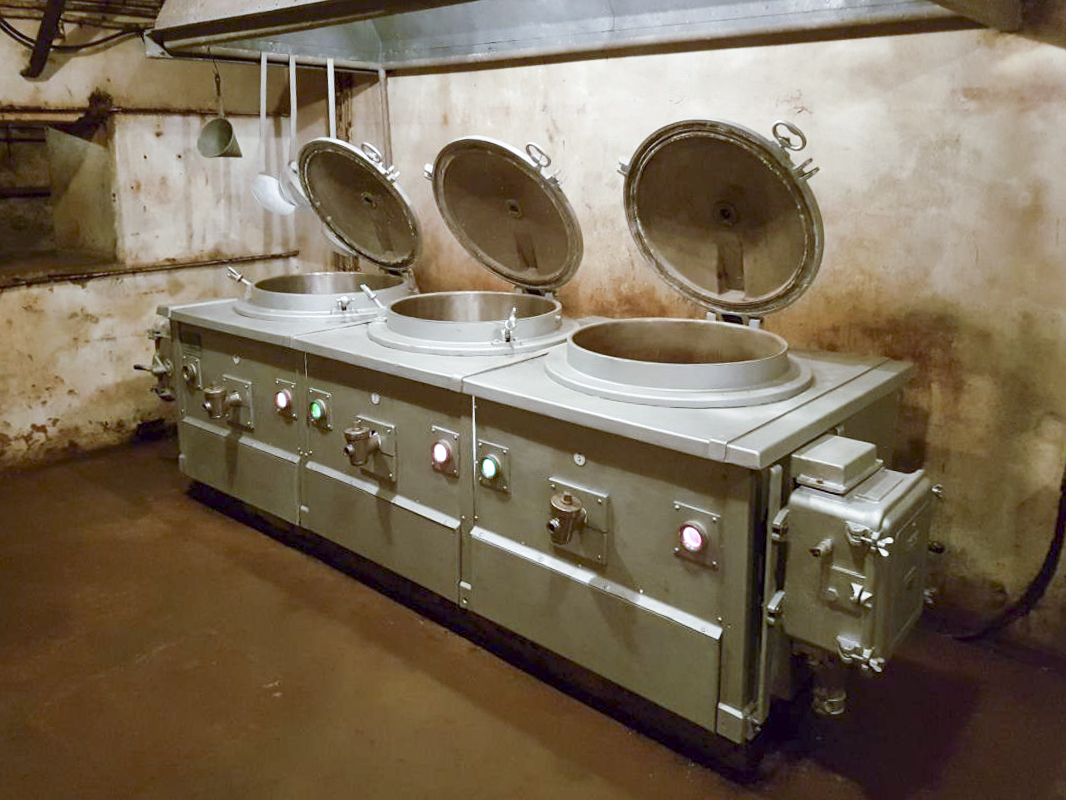 Ligne Maginot - MICHELSBERG - A22 - (Ouvrage d'artillerie) - La cuisine
Autocuiseurs 'Cap Robur Cubain' - ELLENA-CUNY