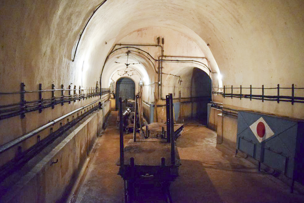 Ligne Maginot - MICHELSBERG - A22 - (Ouvrage d'artillerie) - Galerie principale au niveau de l'intersection vers les blocs 1 et 2 - NOEL Yves - AOM 22 Juin