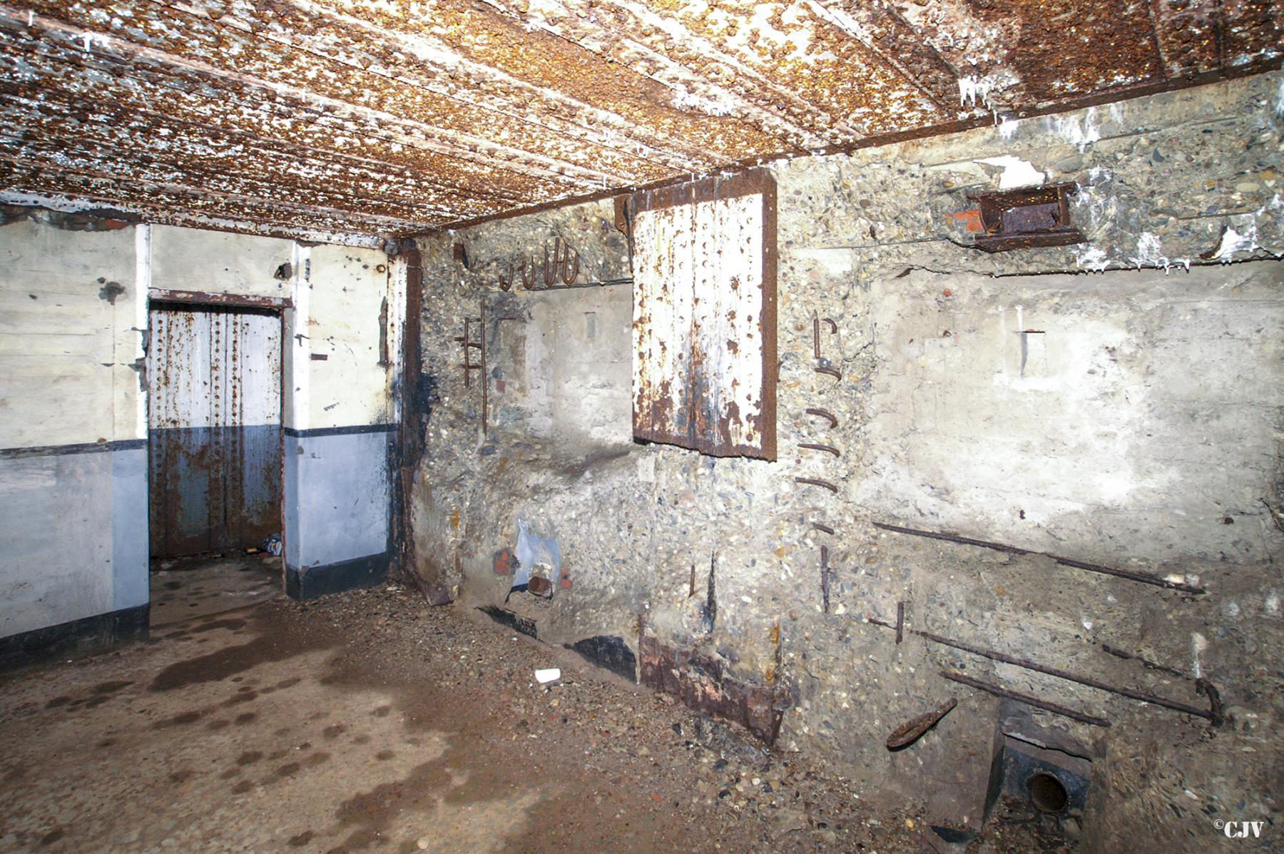 Ligne Maginot - BERSILLIES - (Ouvrage d'infanterie) - Bloc 1
Chambre de tir - Lia VERMEULEN
