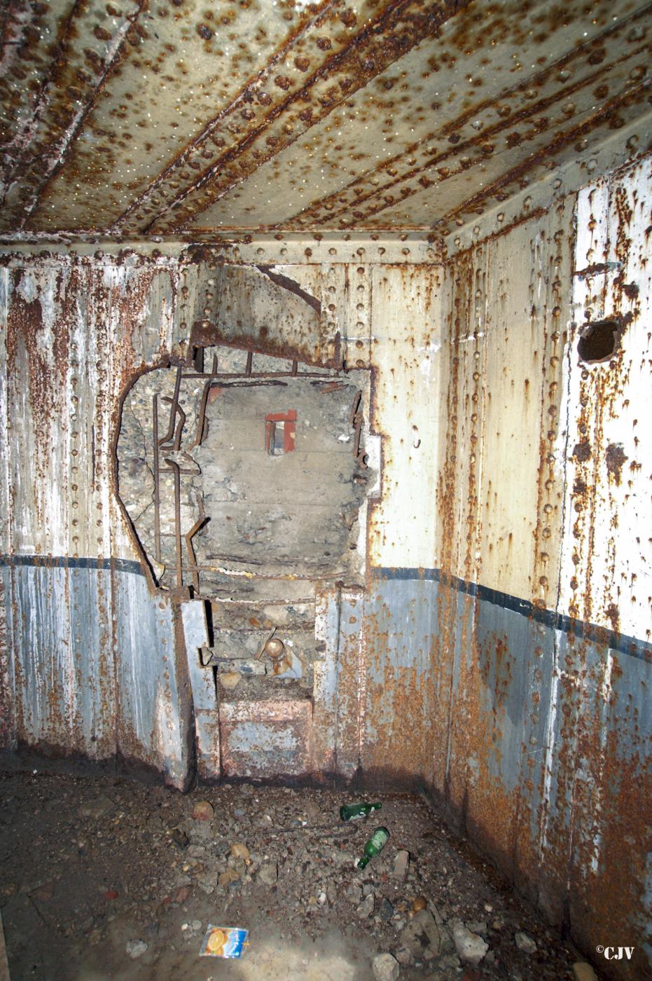 Ligne Maginot - BERSILLIES - (Ouvrage d'infanterie) - Bloc 1
Chambre de tir - Lia VERMEULEN