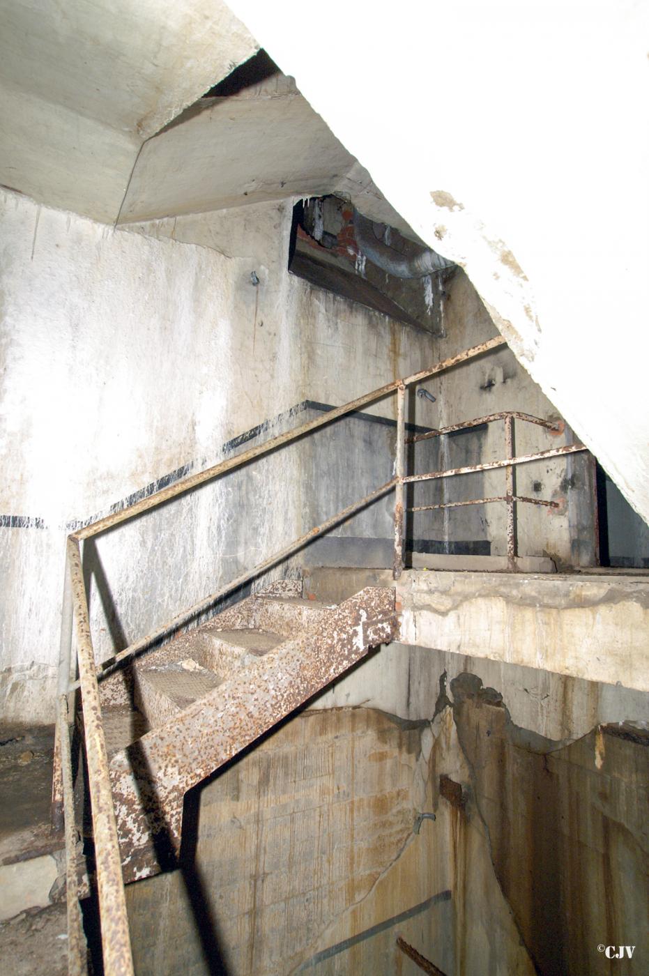 Ligne Maginot - BERSILLIES - (Ouvrage d'infanterie) - Bloc 1
Partie amovible de l'escalier - Lia VERMEULEN
