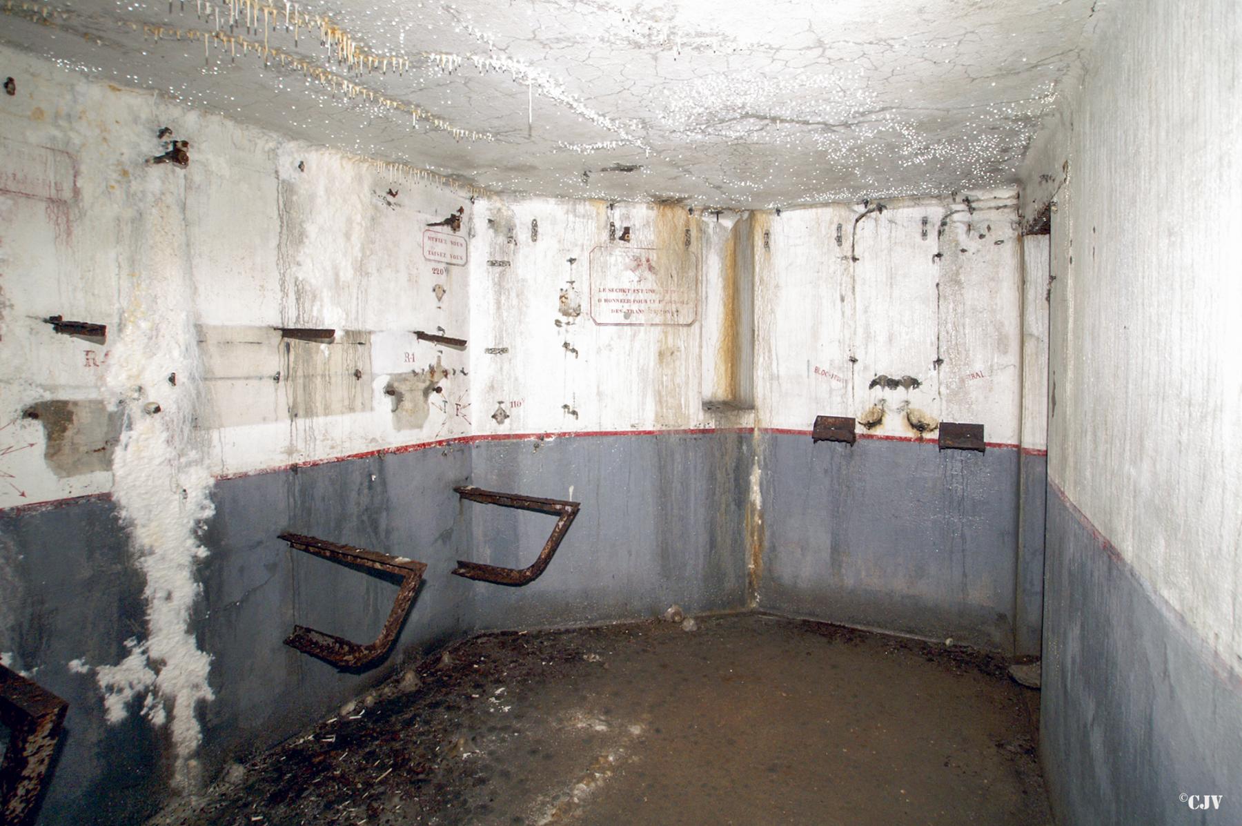Ligne Maginot - BERSILLIES - (Ouvrage d'infanterie) - Bloc 2
 - Lia VERMEULEN
