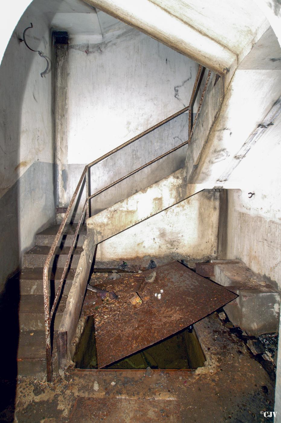 Ligne Maginot - BERSILLIES - (Ouvrage d'infanterie) - Bloc 2
En bas de l'escalier
 - Lia VERMEULEN