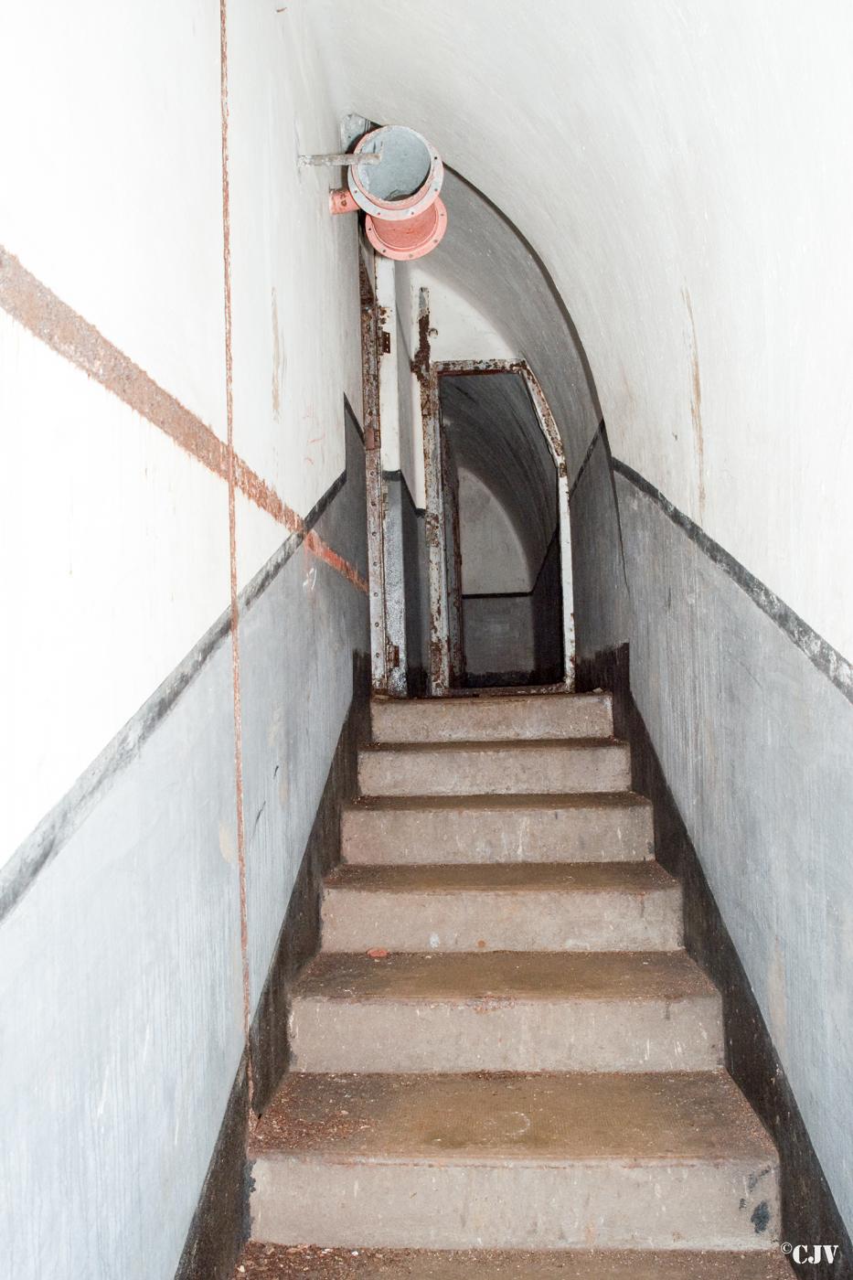 Ligne Maginot - BERSILLIES - (Ouvrage d'infanterie) - Un escalier vers les toilettes - Lia VERMEULEN