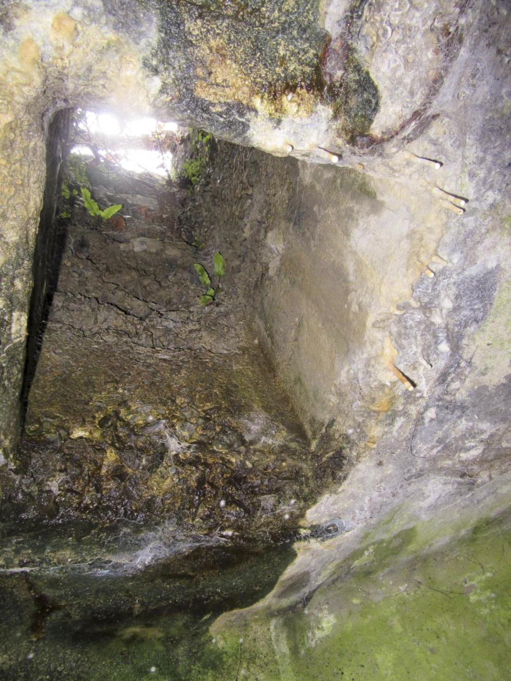 Ligne Maginot - B400 - COLINIERE - (Blockhaus pour canon) - Gaine periscope - denismdb