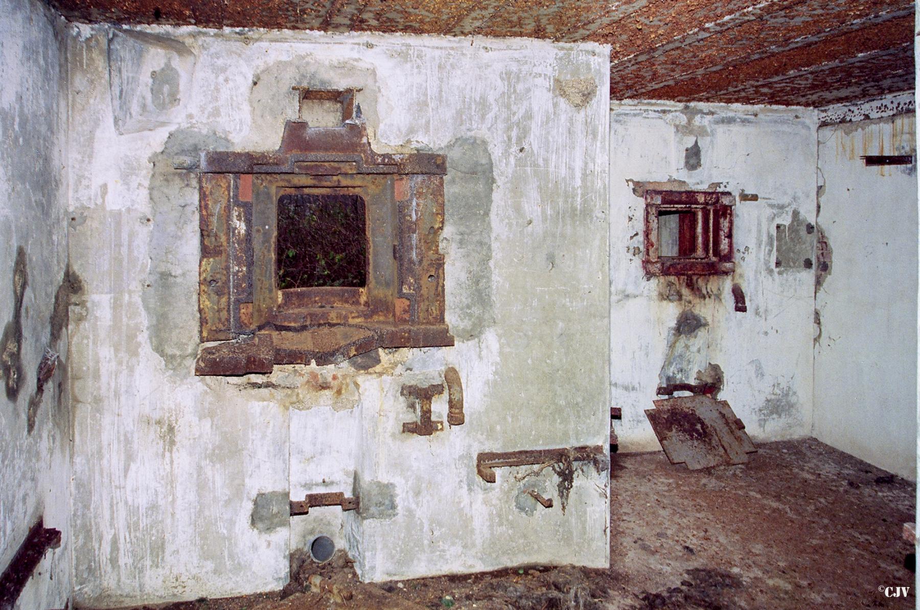 Ligne Maginot - C25 - HAUTE RUE - (Casemate d'infanterie) - La chambre de tir - Lia VERMEULEN
