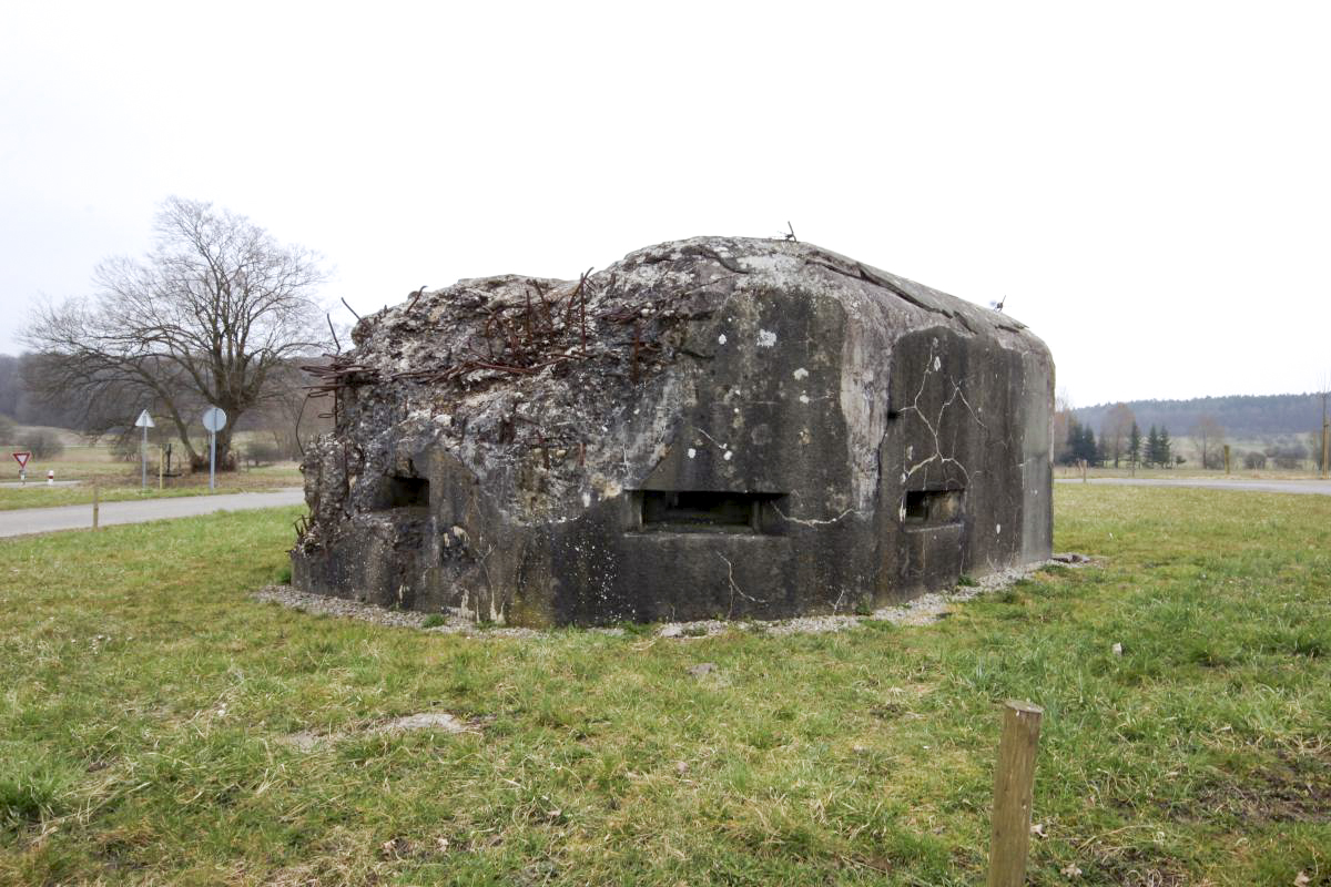 Ligne Maginot - R6B - HOSTE BAS - (Blockhaus pour arme infanterie) - La façade frontale durement éprouvée par les combats - Michel & Philippe ZIMMER